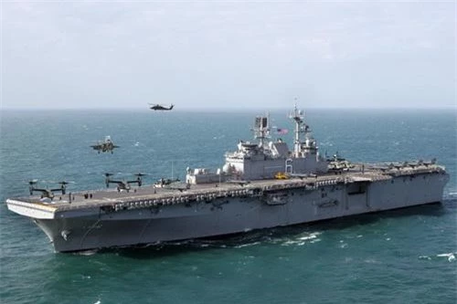 LHA-6 America có thể đảm nhiệm vai trò của một tàu sân bay hạng trung