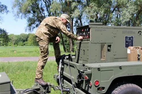 Dẫu vậy, 6 trên 13 trạm AN/TPQ-36 được chuyển giao cho Ukraine giai đoạn 2015-2016 đã bị tinh chỉnh giảm khả năng tác chiến. Cho nên tham số của AN/TPQ-36 phiên bản dành cho Ukraine có thể hơi khác so với bản gốc. Dẫu vậy, 6 trên 13 trạm AN/TPQ-36 được chuyển giao cho Ukraine giai đoạn 2015-2016 đã bị tinh chỉnh giảm khả năng tác chiến. Cho nên tham số của AN/TPQ-36 phiên bản dành cho Ukraine có thể hơi khác so với bản gốc.