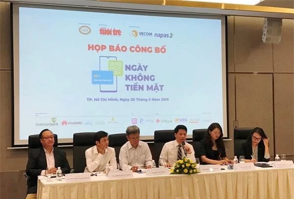 Ông Phạm Tiến Dũng, Vụ trưởng Vụ thanh toán, NHNN công bố ngày 16/6 là ngày thanh toán không dùng tiền mặt. 