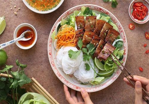 Cách làm món bún thịt chiên vừa nhanh lại vừa ngon