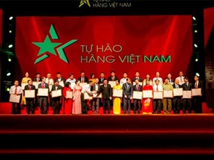 Central Group Việt Nam nhận bằng khen trong cuộc vận động “Người Việt Nam ưu tiên dùng hàng Việt Nam”