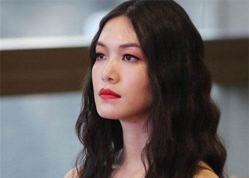 Hoa hậu Thùy Dung: “Tôi thấy bản thân ngu quá khi đánh mất nhiều cơ hội”