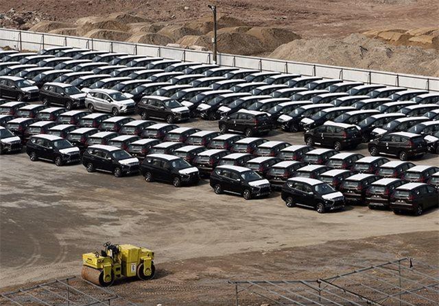 Ôtô nhập khẩu ồ ạt 'đổ bộ' vào Việt Nam 