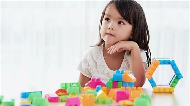 Không cần hò hét con dọn dẹp đồ sau khi chơi, làm theo cách của giáo viên Montessori dưới đây sẽ thấy hiệu quả tức thì - Ảnh 1.