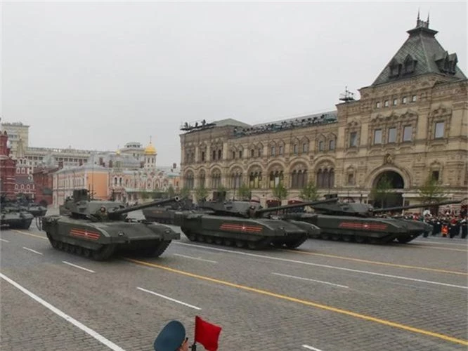 Loat vu khi Nga mang ra duyet binh khien ca chau Au run so-Hinh-5
