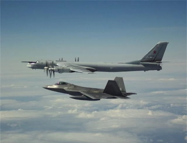 Mỹ chặn máy bay ném bom Nga áp sát không phận hai ngày liên tiếp - 1