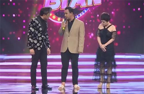 Giữa ồn ào “muốn giải nghệ”, Quyền Linh đi dép tổ ong lên sóng truyền hình
