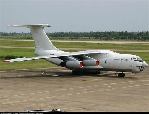 Máy bay vận tải hạng nặng Il-76TD thuộc sở hữu của Imtrec Aviation, Lào