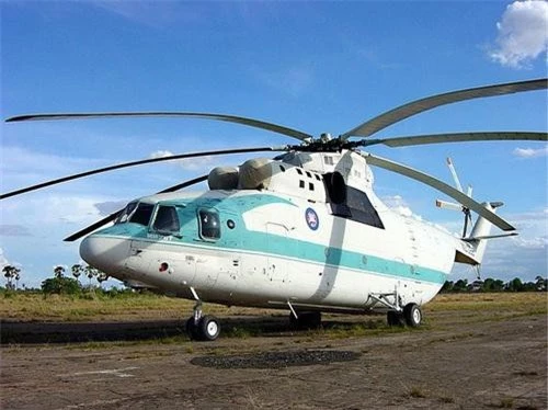 Trực thăng vận tải hạng nặng Mi-26T của Không quân Hoàng gia Campuchia
