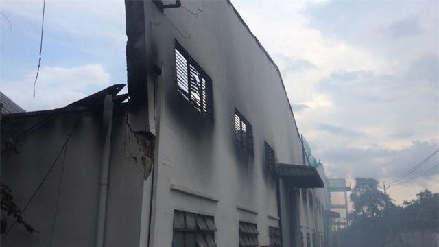 Đồng Nai: Xưởng gỗ bốc cháy ngùn ngụt sau tiếng nổ lớn