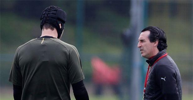Unai Emery cương quyết trao đặc ân cho Petr Cech