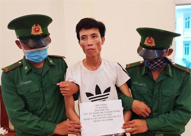 Long An: Đường dây vận chuyển 5kg ma túy sa lưới