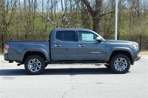 2. Toyota Tacoma Limited V6 2019.