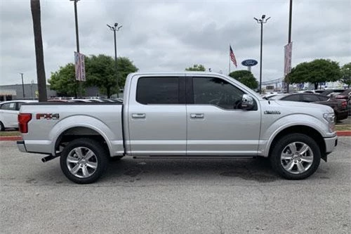 Ford F-150 Platinum 4x4 SuperCrew Cab Styleside 5.5' Box 2019.