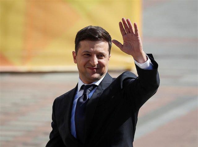 Vừa nhậm chức, tân Tổng thống Ukraine đối mặt với nguy cơ bị kiện