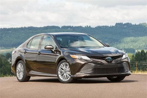 9. Toyota Camry (doanh số: 164.158 chiếc).