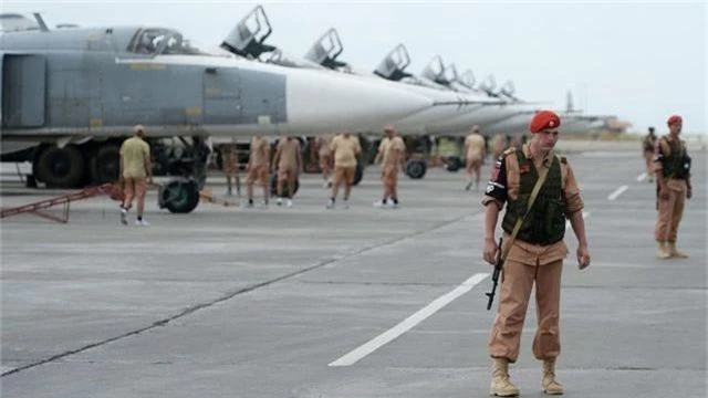 Khủng bố nã 17 tên lửa vào căn cứ không quân Nga tại Syria - 1