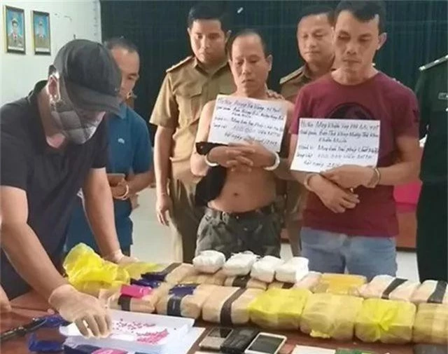 Bắt 3 đối tượng người Lào vận chuyển 100 nghìn viên ma túy - 1