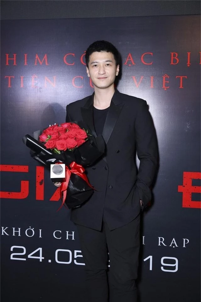Xuân Nghị, Huỳnh Anh lịch lãm trên thảm đỏ trong ngày ra mắt phim Vô gian đạo - Ảnh 4.