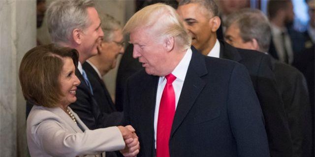 "Quý bà thép" của chính trường Mỹ và sức mạnh mềm thách thức ông Trump