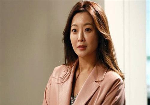 Mẹ chồng lườm nguýt vì bà thông gia gửi quà quê lên, nhưng câu nói của con dâu khiến bà nín thinh