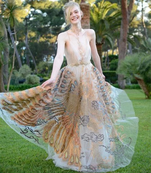 Elle Fanning sinh ngày 9/4/1998 tại Georgia, Mỹ.