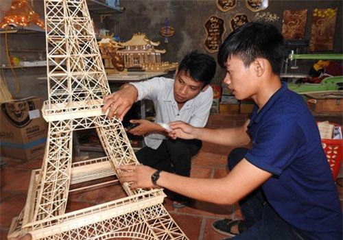 An Giang: Trai làng 9X kiếm bộn tiền nhờ... que tăm