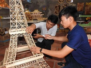 An Giang: Trai làng 9X kiếm bộn tiền nhờ... que tăm
