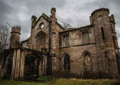 Những căn nhà đổ nát có giá hàng trăm nghìn tỷ