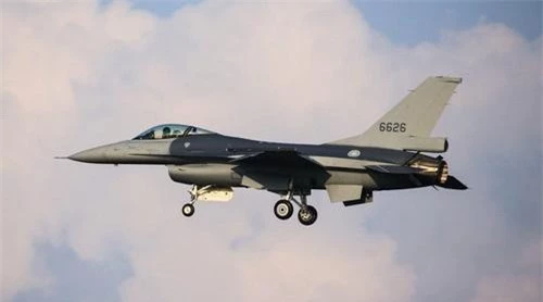 Tiêm kích F-16V Viper đầu tiên của Không quân Đài Loan