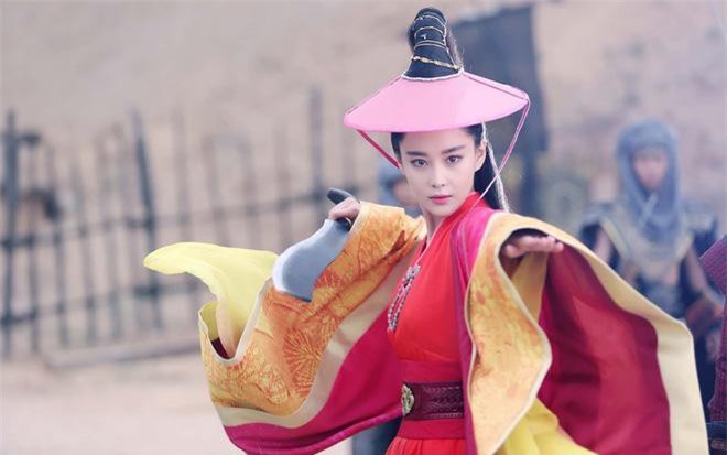 Trò chơi "săn mồi" chốn phòng the của Hoàng hậu "hồ ly tinh"