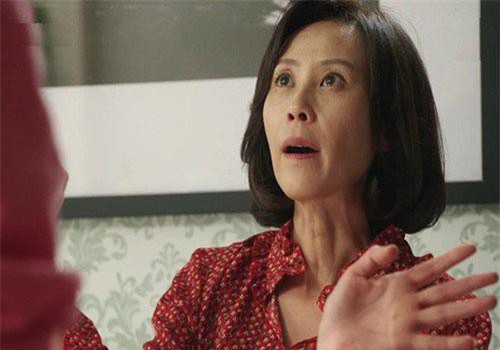 Mẹ chồng hở ra là dọa trả con dâu "về nơi sản xuất", ông thông gia biết được liền tuyên bố 1 câu khiến bà cứng họng