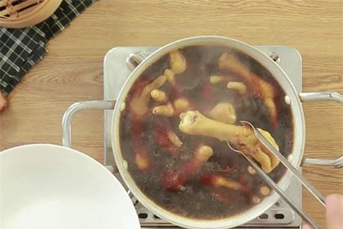 Cách làm chân gà điểm sấm, món khai vị nổi tiếng của ẩm thực Trung Hoa