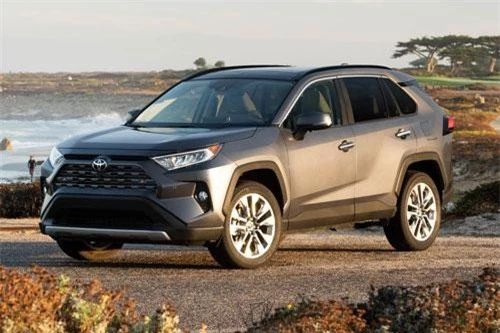 4. Toyota RAV4 (doanh số: 190.118 chiếc).