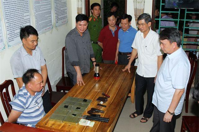 Hà Nam: Bắt giữ đối tượng mang súng K59 vận chuyển 10 bánh heroin