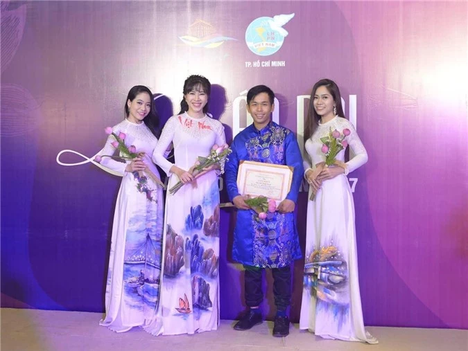 Andy Lưu từng đoạt giải 3 cuộc thi ảnh maraton của lễ hội áo dài 2017