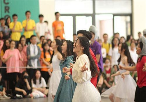 Đã mắt xem teen trường Ams thi tài Nhạc kịch