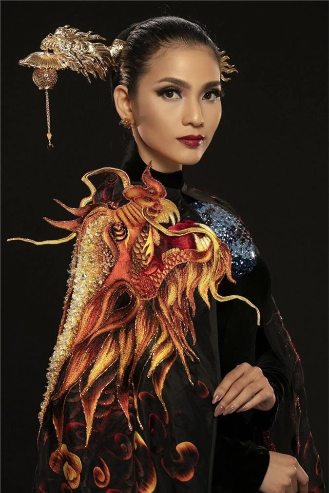 Cận cảnh bộ áo dài giúp Trương Thị May gây ấn tượng sau màn xuất hiện phô phang của Ngọc Trinh tại Cannes 2019 - Ảnh 6.