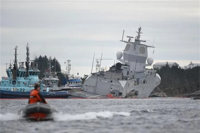 Chet ngat voi so tien Na Uy dinh bo ra sua tau KNM Helge Ingstad