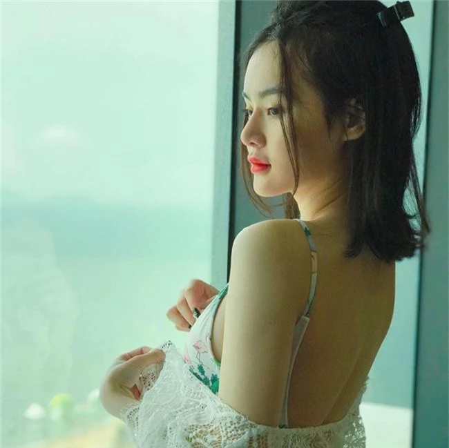 em gai angela phuong trinh xinh dep va goi cam muon phan o tuoi 23 hinh anh 3