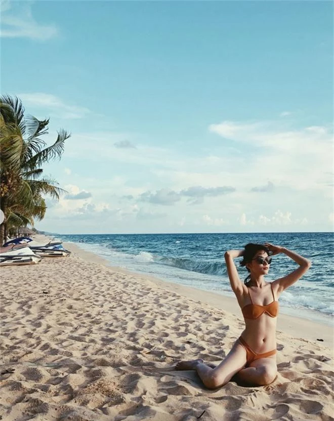 Lâu lâu mới diện bikini một lần, Á hậu Thùy Dung khoe trọn vẹn body nóng bỏng cùng chân dài thẳng tắp chẳng kém ai - Ảnh 2.