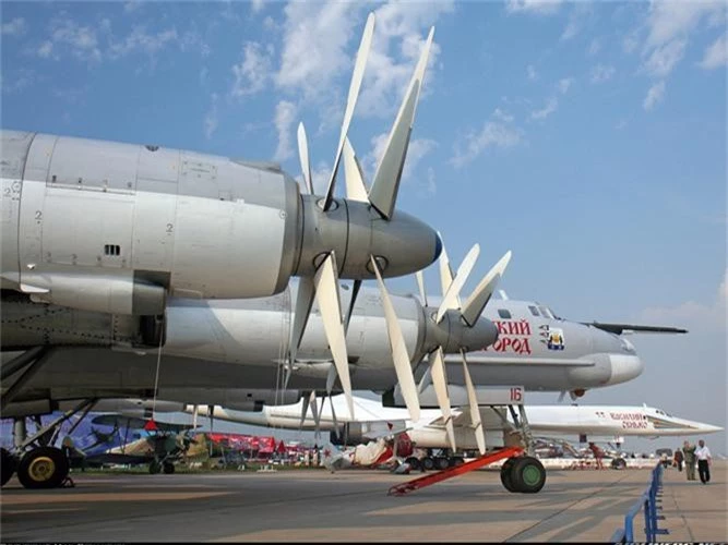 Nang cap mot thu, “phao dai bay” Tu-95MS manh gap van lan!-Hinh-3