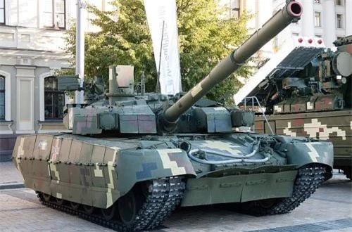 BM Oplot hay còn được gọi là T-84 Oplot-M là phiên bản mới nhất và hiện đại nhất của dòng xe tăng T-84 do Ukraine phát triển trên cơ sở cải tiến từ thiết kế T-80 của Liên Xô. 
