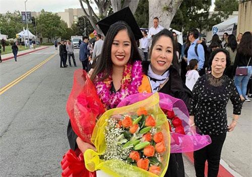 Con g&#xE1;i c&#x1B0;ng cao 1m7 c&#x1EE7;a H&#x1ED3;ng V&#xE2;n kh&#xF4;ng ch&#x1EC9; xinh &#x111;&#x1EB9;p m&#xE0; c&#xF2;n t&#xE0;i gi&#x1ECF;i &#x111;&#x1EBF;n m&#x1EE9;c n&#xE0;y