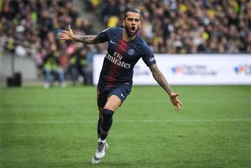 10. Dani Alves (PSG, có thể gia nhập M.U hoặc Man City theo dạng chuyển nhượng tự do).