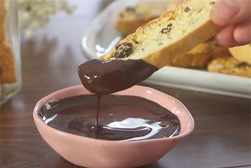 Cách làm bánh Biscotti đủ vị trái cây khô giòn tan trong miệng