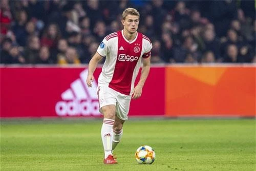 3. Matthijs de Ligt (Ajax Amsterdam, vừa lọt vào tầm ngắm của Man city, Liverpool và M.U).