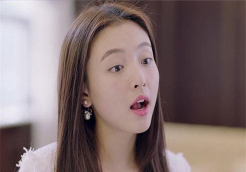 Em ch&#x1ED3;ng lu&#xF4;n d&#xE8; b&#x1EC9;u t&#xF4;i &quot;c&#x1B0;&#x1EDB;i ch&#x1EA1;y b&#x1EA7;u&quot;, t&#x1EDB;i ng&#xE0;y c&#xF4; &#x1EA5;y v&#xE1;c b&#x1EE5;ng v&#x1EC1; t&#xF4;i l&#x1EA1;i n&#xF3;i 1 c&#xE2;u th&#x1EBF; n&#xE0;y