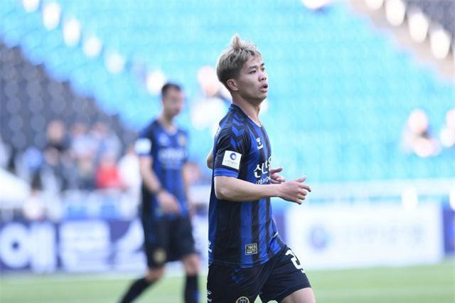 Tân HLV Incheon United giải thích lý do không sử dụng Công Phượng