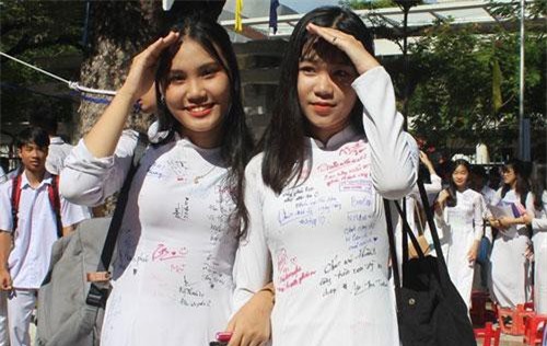 Khoảnh khắc khó quên ngày chia tay tuổi học trò